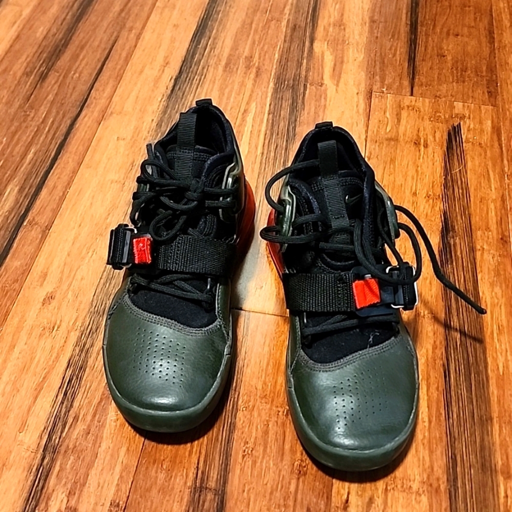 NIKE AIR FORCE 270